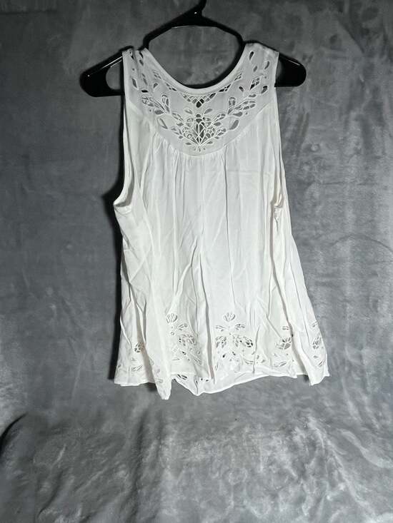 Torrid Tops - Torrid White Eyelet Cutout Sleeveless Tank Top
